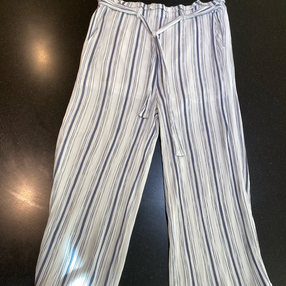 Cropped flowy pants